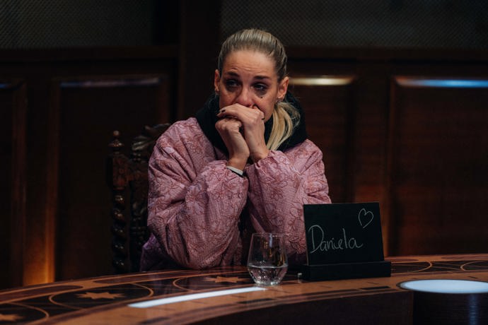 FOTO: Mia Kirchnerová se u kulatého stolu rozplakala. – stránka 50