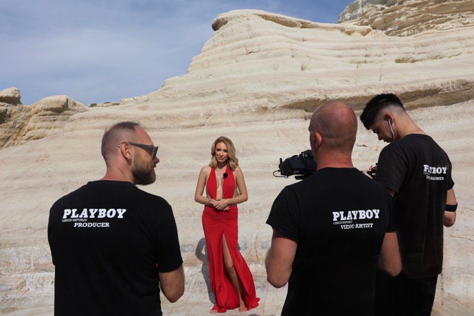 FOTO: Nicole Šáchová je hvězdou prosincového Playboye. – stránka 7