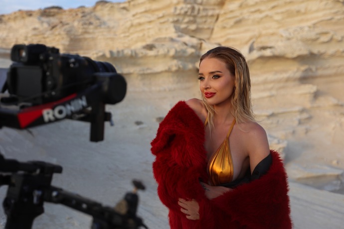 FOTO: Nicole Šáchová je hvězdou prosincového Playboye. – stránka 5