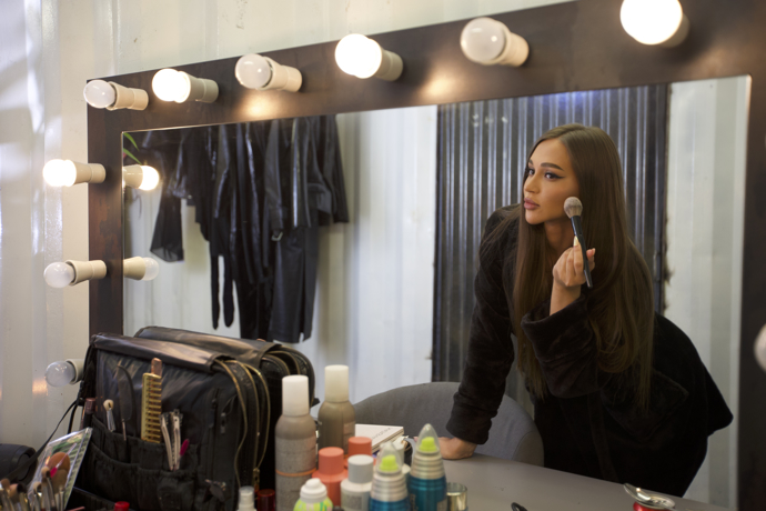 FOTO: Playmate Caroline zdobí obálku nového vydání časopisu Playboy. – stránka 12