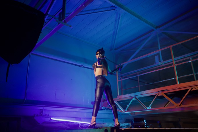 FOTO: Playmate Caroline zdobí obálku nového vydání časopisu Playboy. – stránka 10