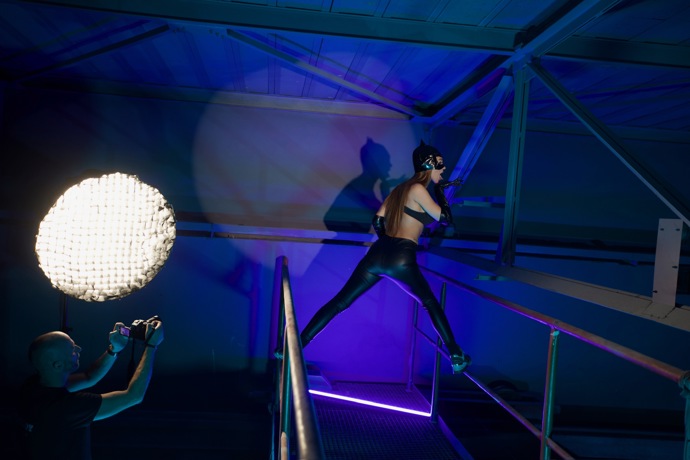 FOTO: Playmate Caroline zdobí obálku nového vydání časopisu Playboy. – stránka 9