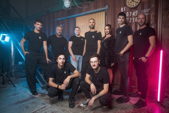 FOTO: Playmate Caroline s celým týmem. – stránka 5