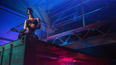 FOTO: Playmate Caroline zdobí obálku nového vydání časopisu Playboy.