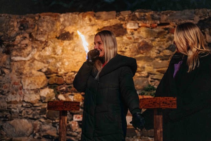 FOTO: Mia neskrývala své emoce. – stránka 36