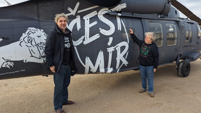 FOTO: Dana Drábová s vrtulníkem Čestmír. – stránka 2