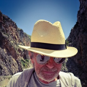 A takhle vypadá Aleš Brichta dnes, když zrovna vyrazí na dovolenou k moři. 