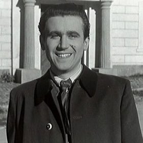 Zdeněk Dítě býval v mládí elegán, obletovaný ženami. Na snímku ve filmu Prstýnek z roku 1944, kdy mu bylo 24 let.