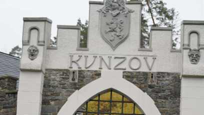 FOTO: Lela Ceterová s dětmi na zámku Kunzov.