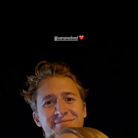 Ivana ukázala krásný prsten.