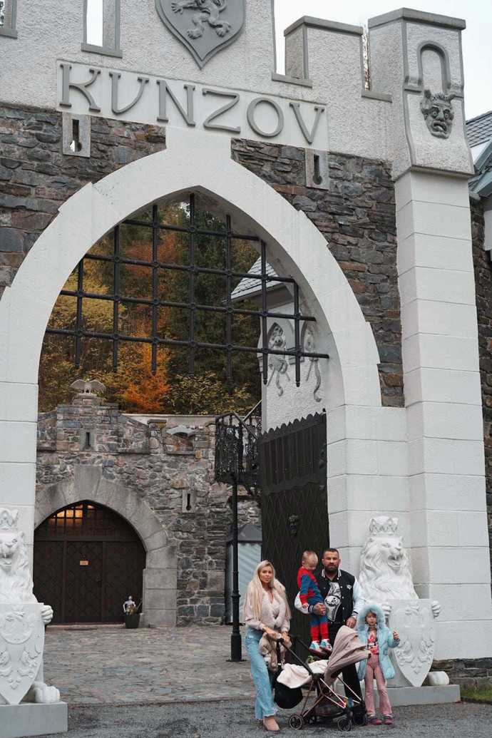 FOTO: Spokojená rodinka. – stránka 16