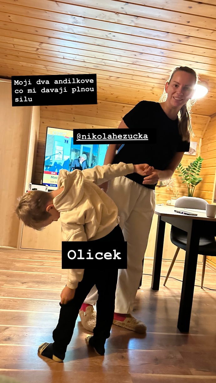 FOTO: Rodina v těchto chvílích drží pohromadě víc než kdy dřív. – stránka 20