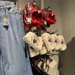 K příležitosti premiéry první části závěrečné série populárního seriálu některé značky vytvořily exkluzivní kolekce.