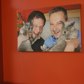 Aleš a Michal a jejich dva kocouři Kristián a Barnabáš, kteří už odešli za duhový most.