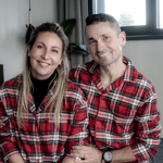 Sympatičtí manželé Ježkovi nás s magazínem Lifee.cz pustili do svého domu, a dokonce až do své ložnice. Při té příležitosti si oblékli i sladěná pyžama.