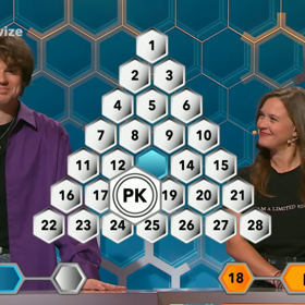 Karel Kovář a Kristýna Leichtová si zahráli vědomostní soutěž.