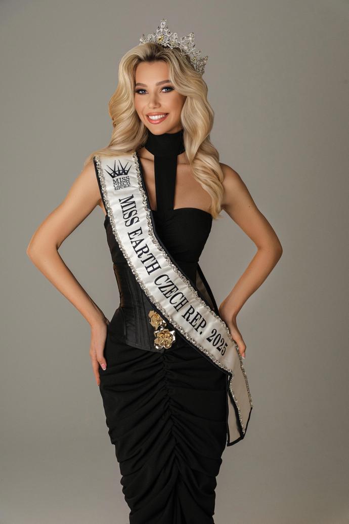 FOTO: Natálie Puškinová je nádherná. – stránka 27