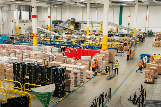 Amazon slaví 10 let v Česku: "Naši lidé jsou srdcem inovací," říká generální ředitel Michal Šmíd 