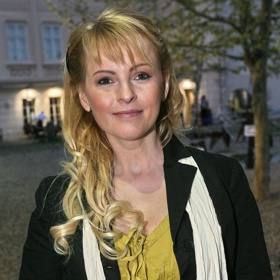 Jako ventil používala malování. Talent zdědila po dědečkovi, i když na rozdíl od něj si oblíbila abstraktní motivy.