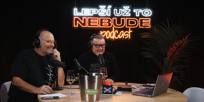 FOTO: Zdeněk Pohlreich a Miloš Pokorný při natáčení společného podcastu s Patrikem.