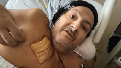 FOTO: Patrik Hezucký má na hrudi zvláštní náplast. Jako by po zranění.