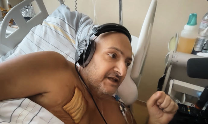 FOTO: Patrik Hezucký vtipkoval morbidně i o pohřbu. – stránka 10