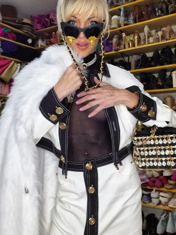 FOTO: Barbara Jankavski dala za plastiky milion. – stránka 3