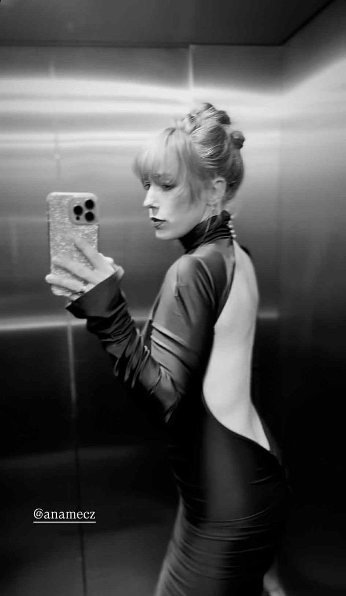 FOTO: Aneta Krejčíková ukázala holá záda.