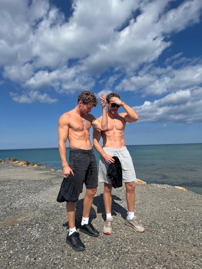 FOTO: Martin Dubovický (vlevo s kérkou) s bratrem Miroslavem – stránka 6