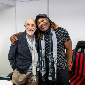 Christopher Judge a Tony Amendola, který v seriálu Hvězdná brána ztvárnil mistra Bra'taka.