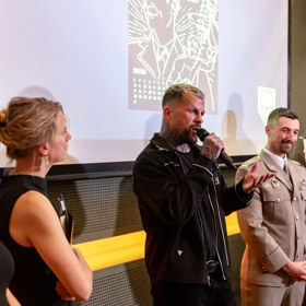 Charitativní kalendář měl několik kmotrů mezi něž patřil i rapper Marpo. 