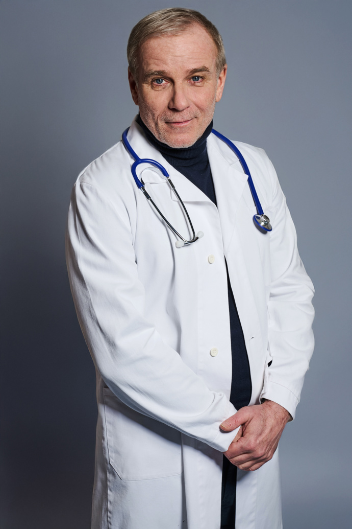 FOTO: Lukáš Vaculík ztvární lékaře v seriálu Noční operatér. – stránka 12