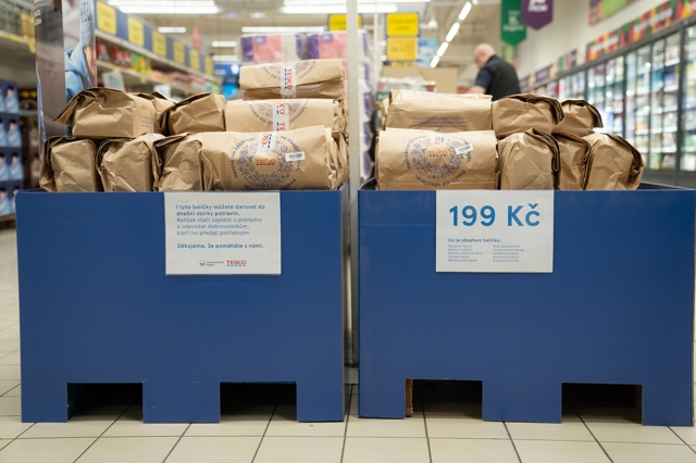 Tesco pomáhá: Podzimní Sbírka potravin startuje už 4. listopadu 