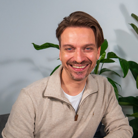 Tanečník Tomáš Slavíček navštívil talkshow Na kafeečko. 