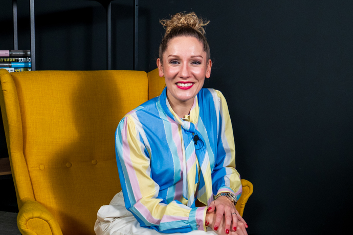 FOTO: Andrea Gabrišová v pořadu Extra Host. – stránka 10