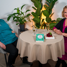 Herečka a spisovatelka Ivanka Devátá navštívila talkshow Na kafeečko. 