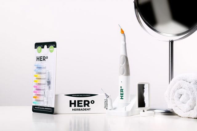 „Do našich produktů byliny nepřidáváme, my je z nich vyrábíme,“ říká stomatolog a majitel firmy Herbadent Pavel Smažík „Do našich produktů byliny nepřidáváme, my je z nich vyrábíme,“ říká stomatolog a majitel firmy Herbadent Pavel Smažík