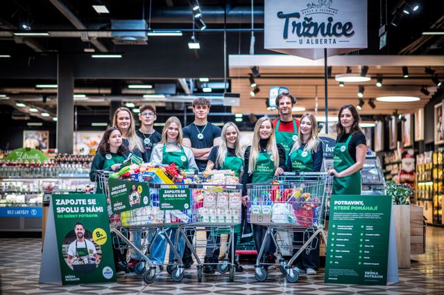 Úžasná štědrost. Zákazníci Alberta darovali 121 tun potravin a drogerie lidem v nouzi 