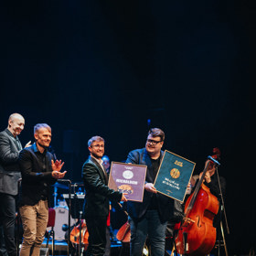 Není divu, že Michal Horák dnes sbírá ceny všude, kam jeho klipy a písně doletí. 