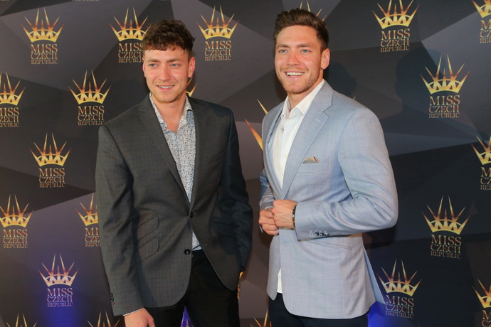 FOTO: Dvojčata Martin a Míra Dubovičtí. – stránka 35