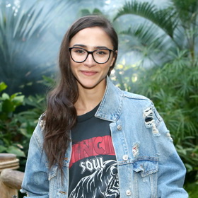 Eva Burešová si oblíbila k džínům trička s logy metalových kapel. 