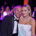 "Tento minimalistický look nechal naplno vyniknout přirozený lesk jejích vlasů a působil moderně, svěže a elegantně. V kombinaci s jednoduchým make-upem vytvořila krásně vyvážený, harmonický celek," hodnotí účes Zorky kadeřník Honza Kořínek.