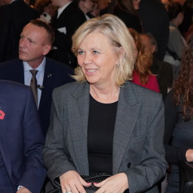 Jde o look, který se hodí do práce, na schůzku i formálnější událost.