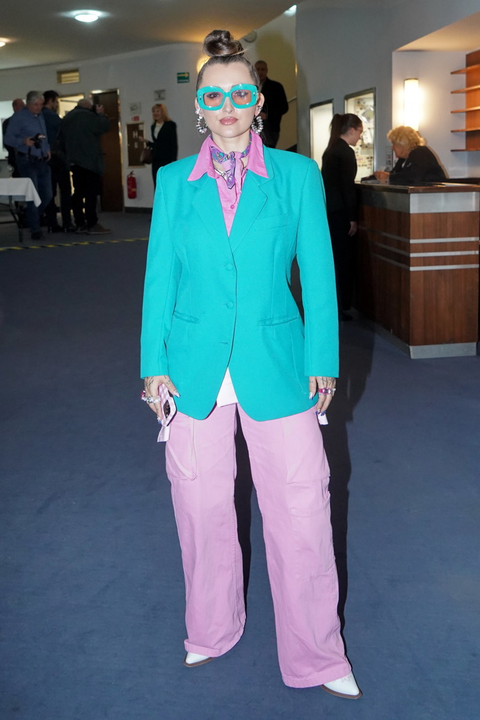 FOTO: Zpěvačka Sharlota. – stránka 1