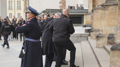 FOTO: Miloš Zeman na pohřbu Dominika Duky.