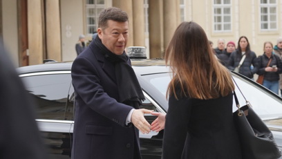 FOTO: Tomio Okamura na pohřbu Dominika Duky.