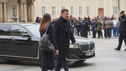 FOTO: Tomio Okamura na pohřbu Dominika Duky.