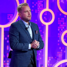 Libor Bouček jako moderátor pořadu Inkognito. 