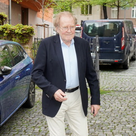 Jan Vlasák se zajímal o herectví již v útlém věku. Dokonce kvůli tomu utíkal z domu.