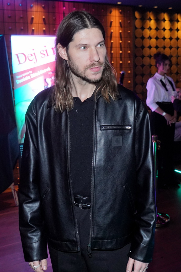 FOTO: Zpěvák Marcel. – stránka 14